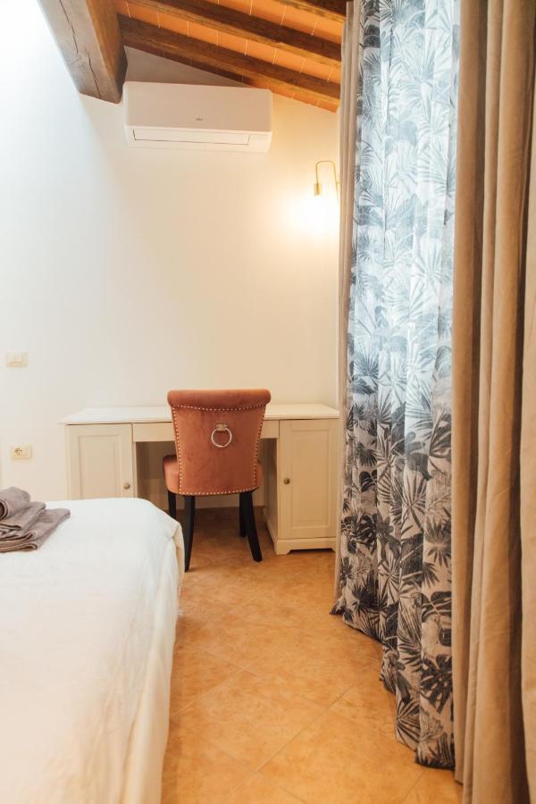 Country Chic Pistoia-Casa In Campagna Giardino, Parking Exterior photo